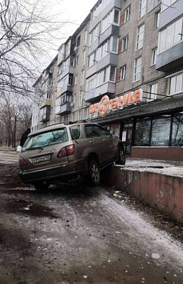 владивосток стал катком: город накрыл ледяной дождь, который парализовал движение (видео)